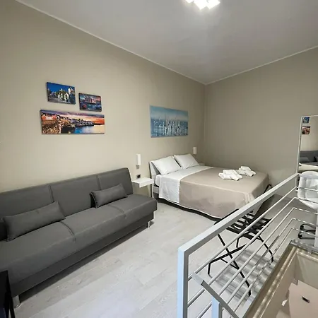 Rosas - Palazzo S, Annunziata * Bari