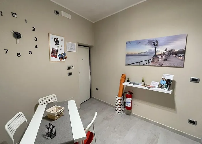 Rosas - Palazzo S, Annunziata * Bari