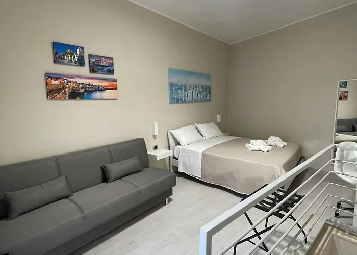 Rosas - Palazzo S, Annunziata * Bari