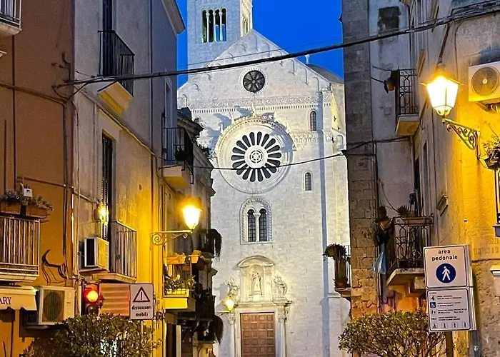 Rosas - Palazzo S, Annunziata * Bari