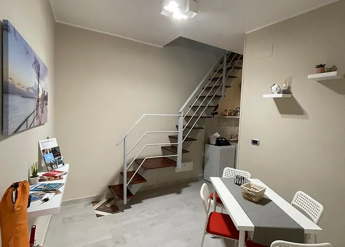 Rosas - Palazzo S, Annunziata Bari